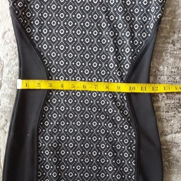 Elegant Black and White Patterned Dress - - Picture 8 of 11